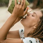 Veja o que ocorre com o seu corpo ao ingerir água de coco diariamente.